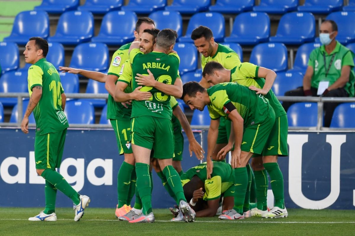 Eibar jauhi zona degradasi setelah kalahkan Granada 2-1