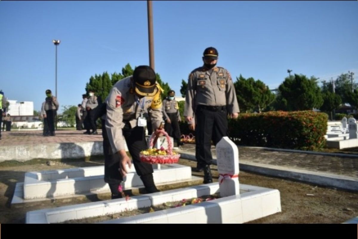 Polres Tebing Tinggi ziarah ke makam pahlawan