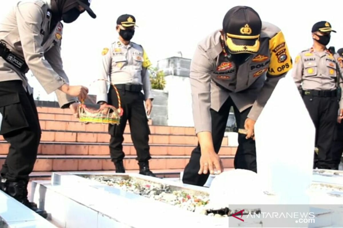 Polres Rokan Hilir ziarah ke Taman Makam Pahlawan