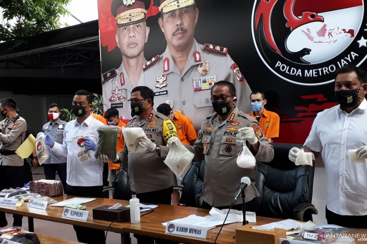 Polres Metro Jakarta Pusat ringkus produsen tembakau gorila cair