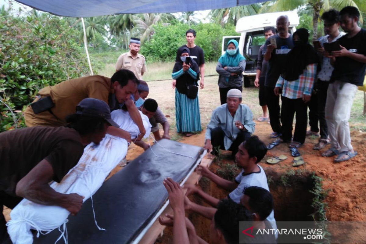 Korban kapal tenggelam di Laut Natuna dimakamkan