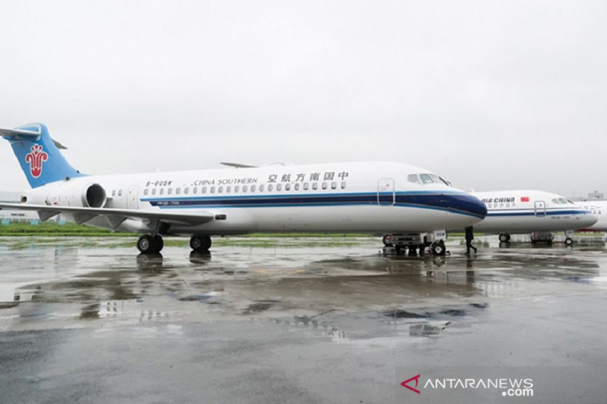 ARJ21 buatan China layani penerbangan domestik