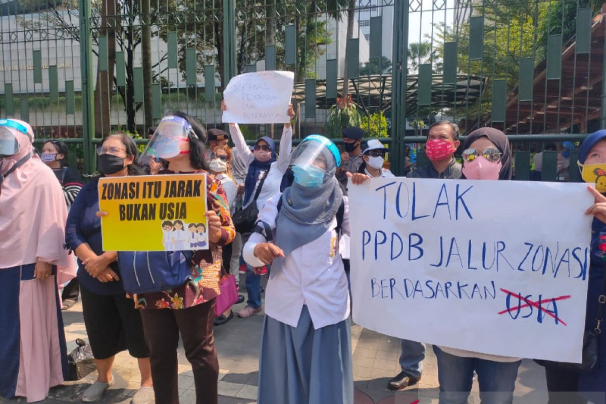 Orang tua-Komnas PA lakukan audiensi dengan Kemendikbud soal PPDB DKI