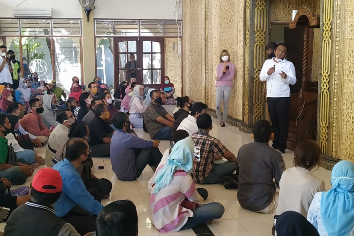 Ratusan orang tua protes PPDB SMP jalur zonasi di Surabaya