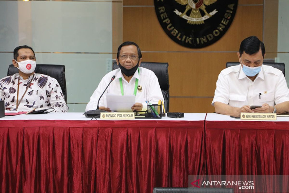 Pimpin rapat, Mahfud pastikan penanggulangan COVID-19 berjalan baik