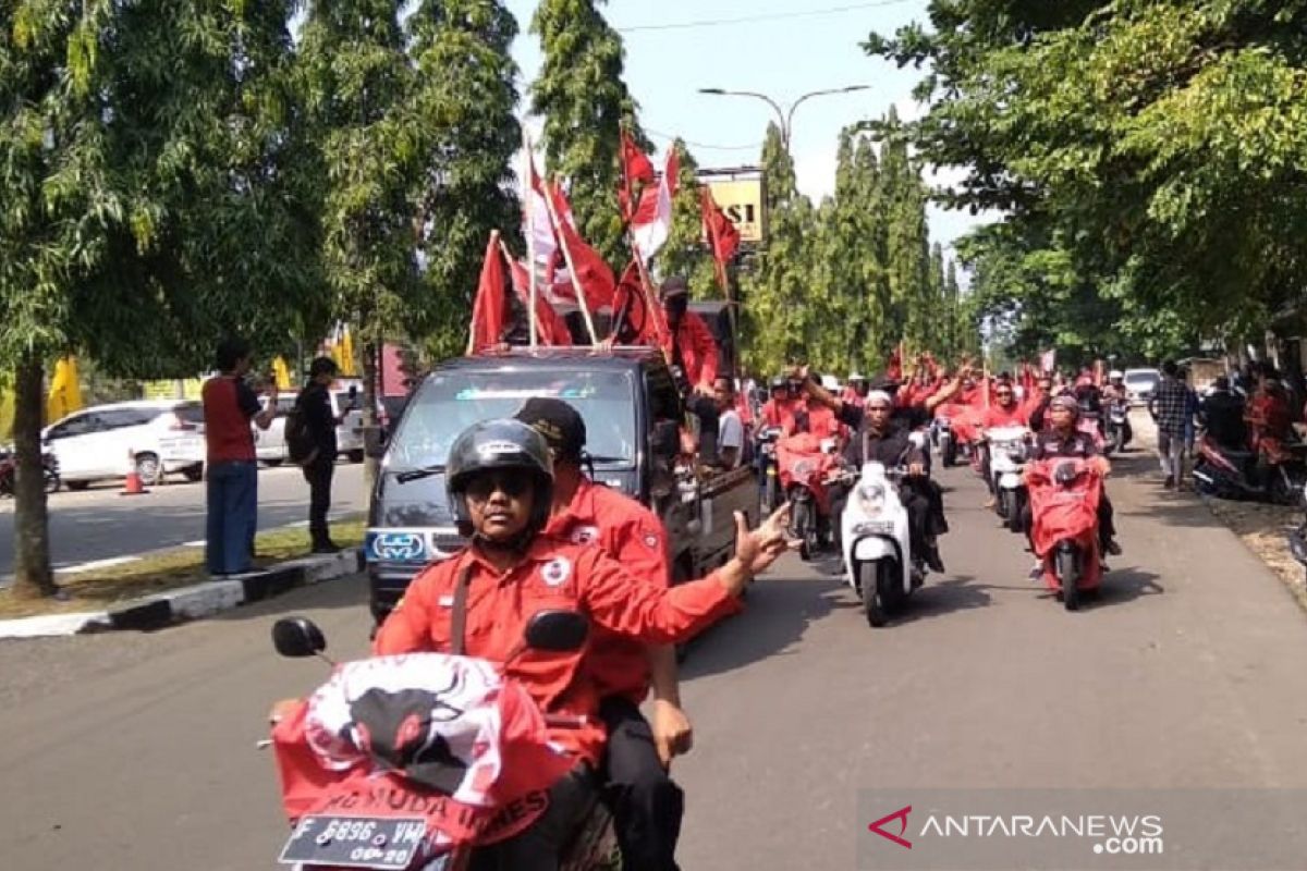 PDIP Sukabumi beri dukungan polisi segera ungkap kasus pembakaran bendera