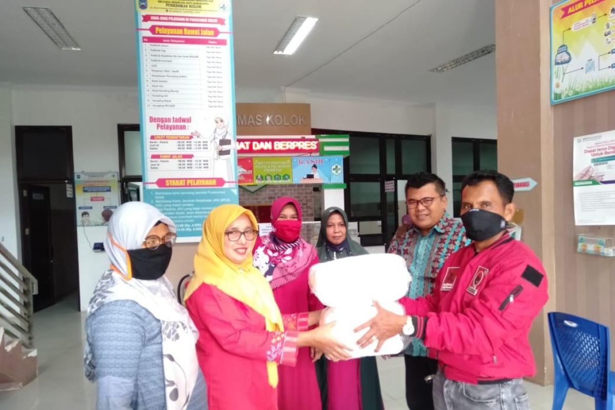 PDI Perjuangan beri bantuan puluhan ribu masker dan hazmat di Sumbar