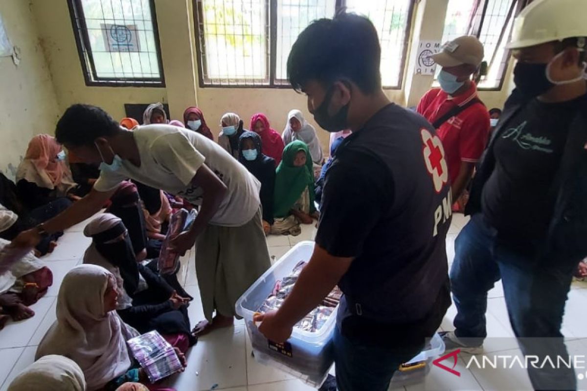 PMI bangun MCK dan air bersih di lokasi penampungan Muslim Rohingya di Aceh