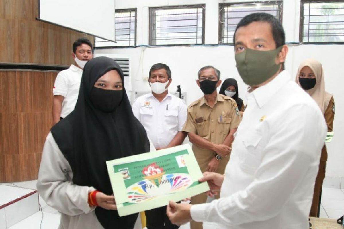 75 atlet Pematangsiantar yang berprestasi di Porprov Sumut 2019 dapat tali asih