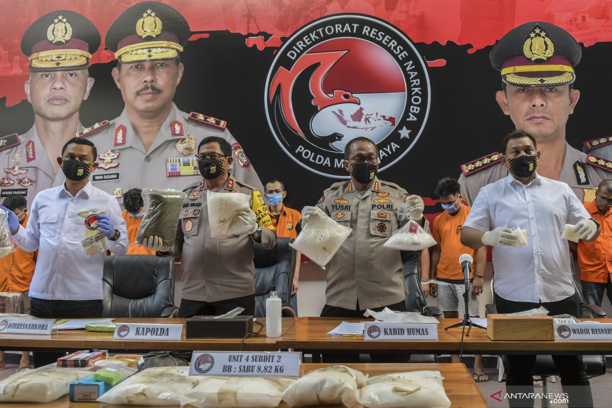 Kemarin, Tugu Sudirman bermasker hingga napi narkoba diciduk di Senen