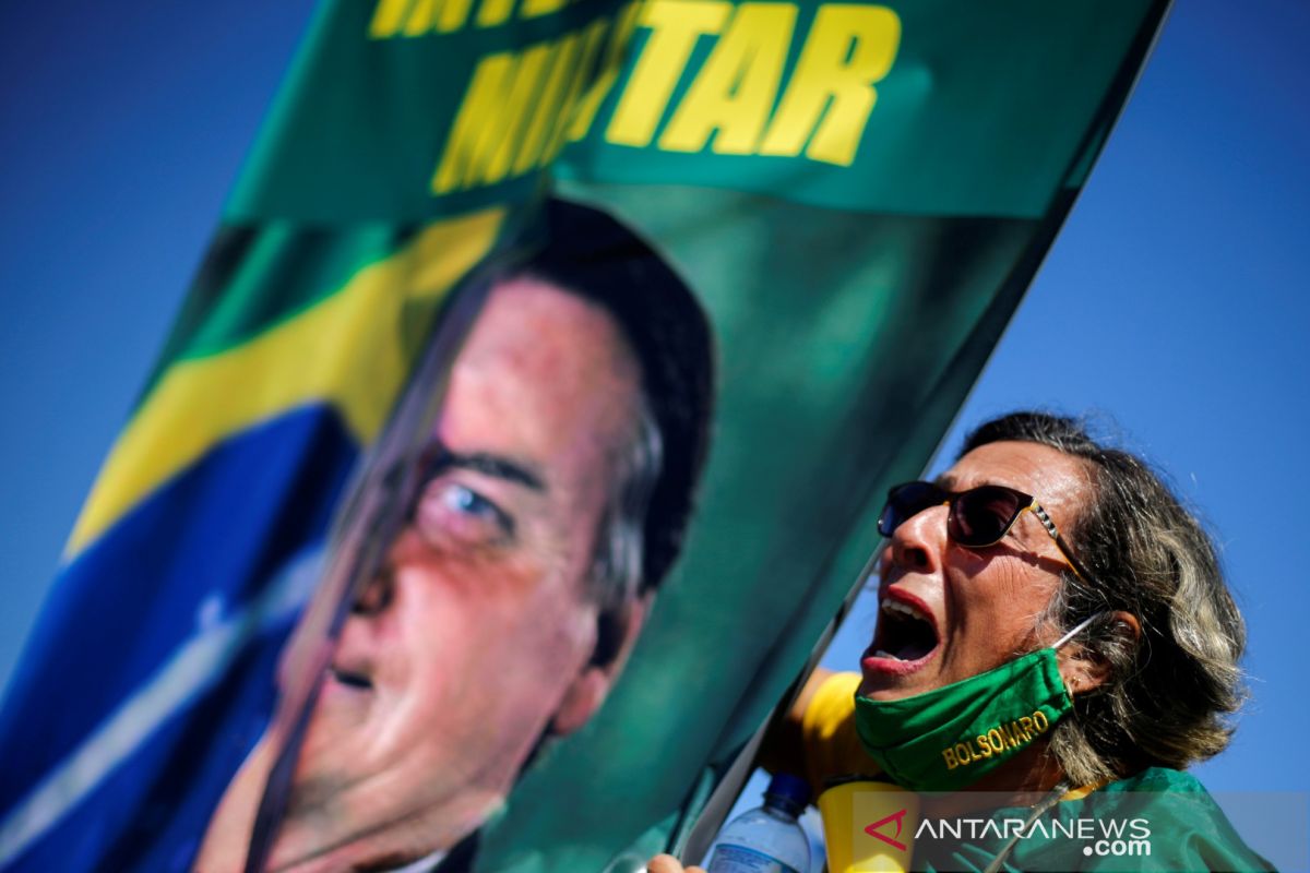 Berita dunia - Presiden Brazil Bolsonaro akan veto RUU tentang berita palsu