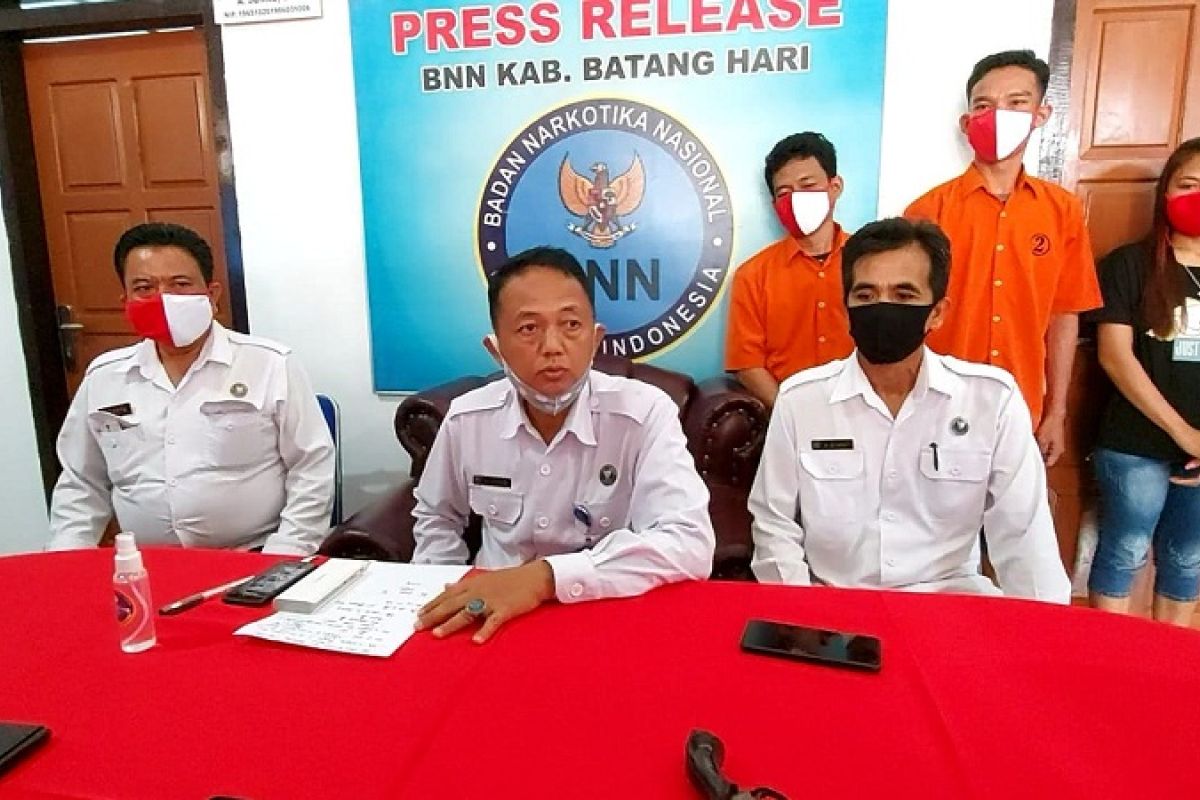 Penggerebekan di tambang illegal, BNNK Batanghari sita narkoba dan temukan pistol