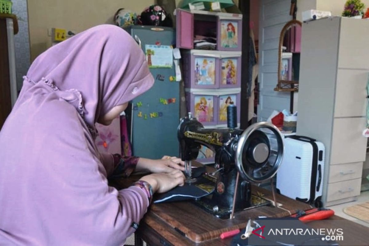 BPBD Kesbangpol gandeng UMKM sediakan kebutuhan masker di Padang Panjang