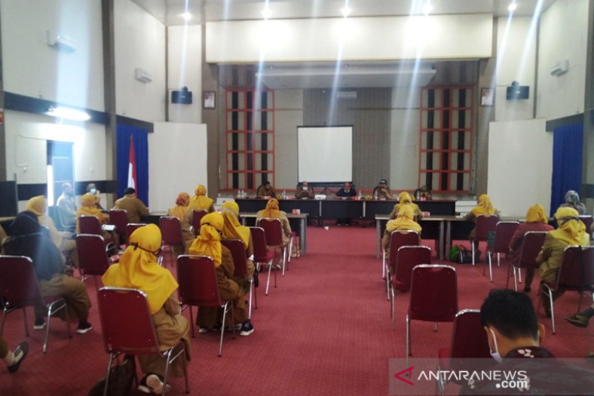 Masih di bawah UMR, Ketua DPRD Sumbar usahakan gaji penyuluh pertanian lapangan tenaga harian lepas naik