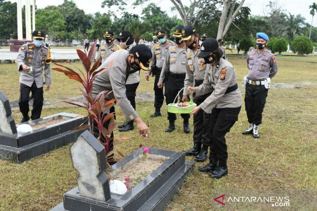 Kapolres Inhu pimpin ziarah makam pahlawan