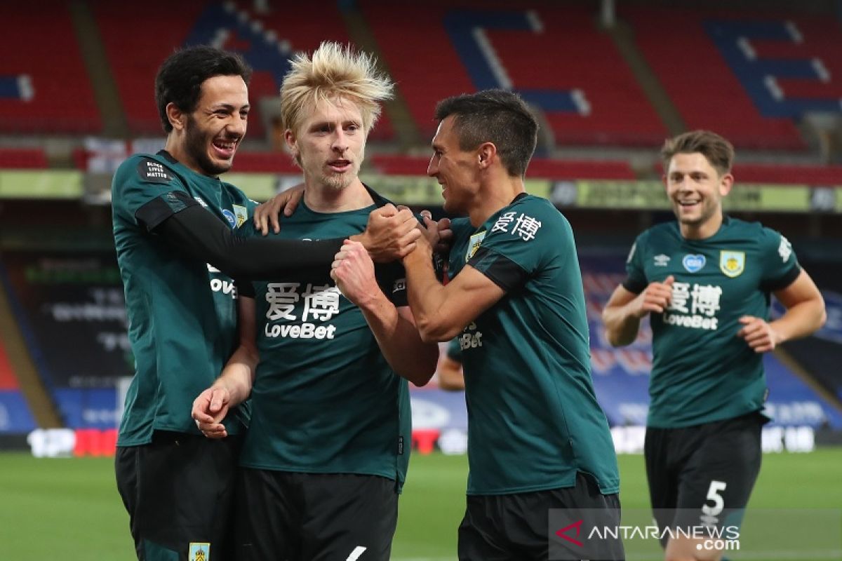 Burnley melanjutkan tren positif dengan tundukkan Crystal Palace 1-0