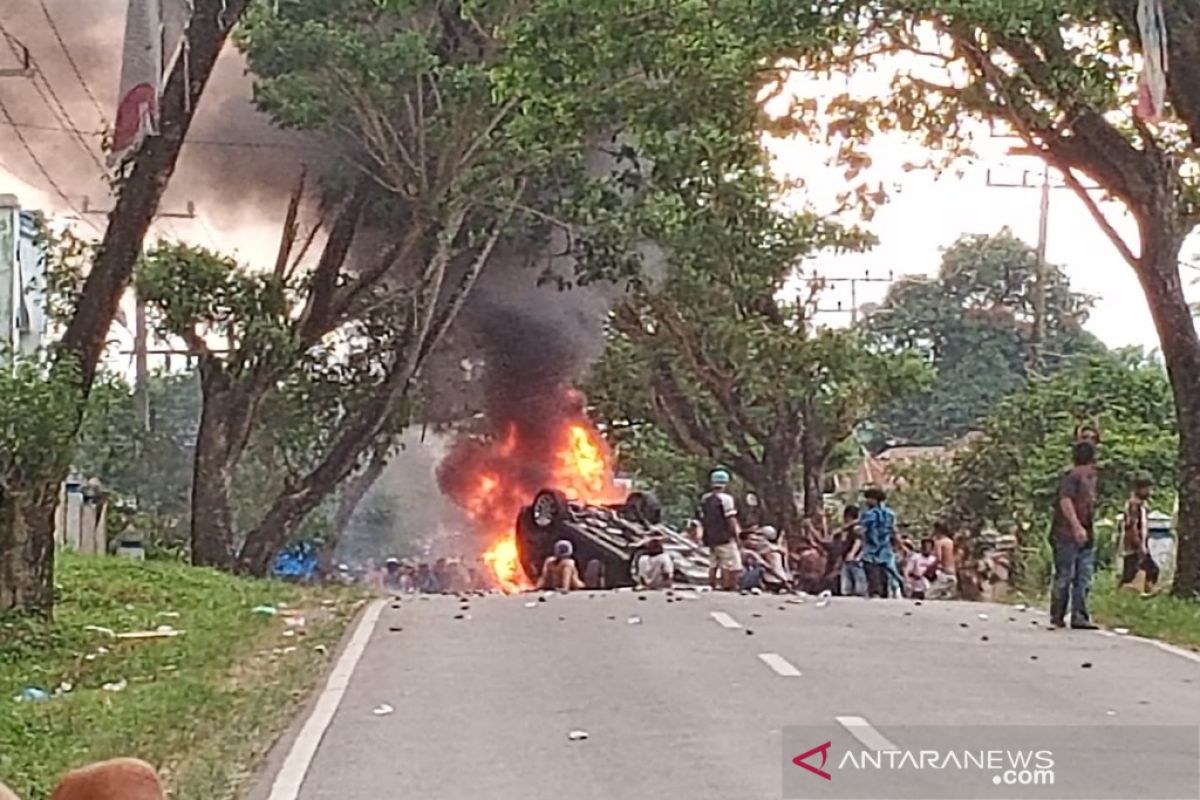 Belasan jam Jalinsum diblokir, Kades Mompang Julu akhirnya mengundurkan diri