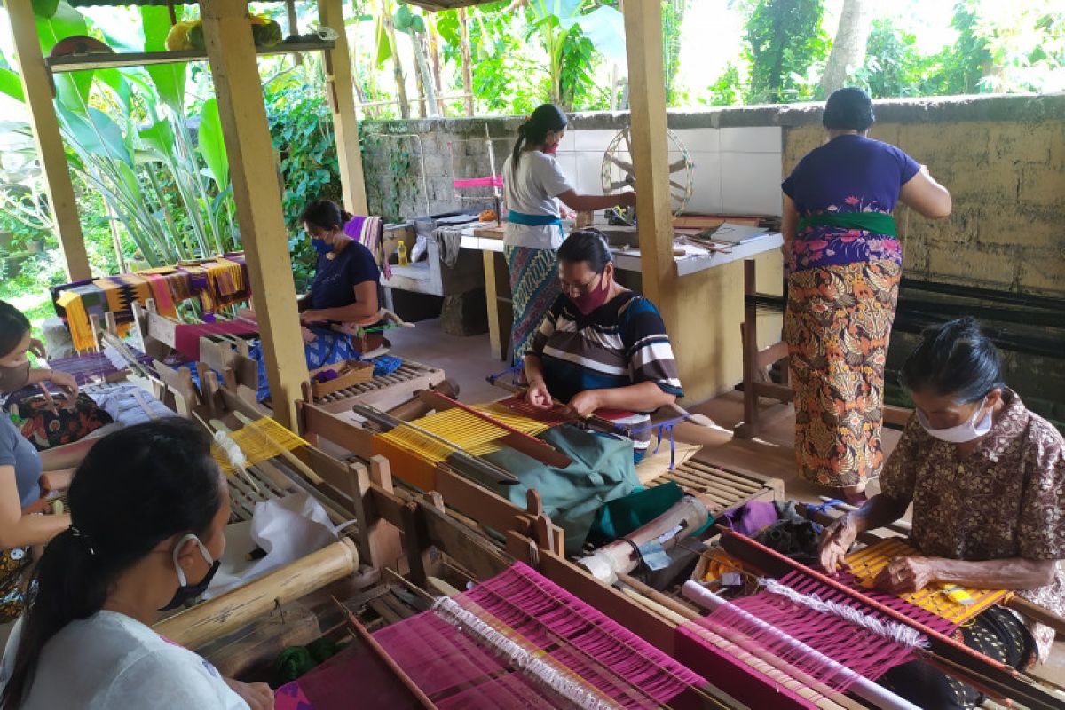 Pandemi COVID-19 bangkitkan kembali tenun tradisional Pejeng Kangin