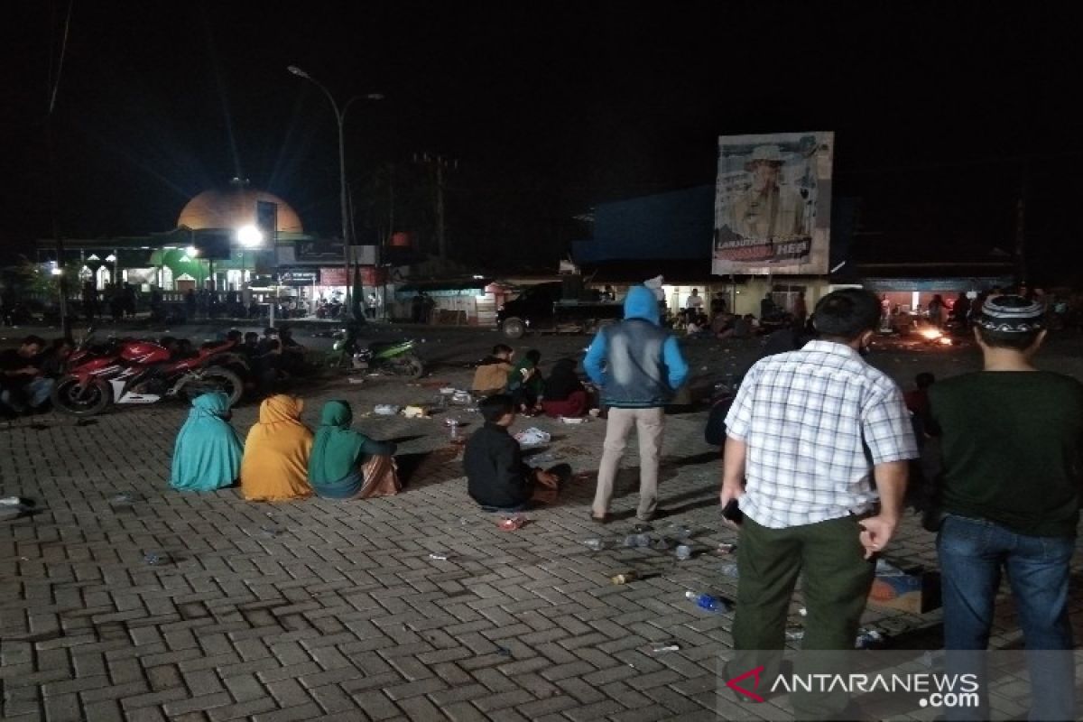 Demonstrasi penolakan TKA menjadi tontonan warga Desa Ambaipua