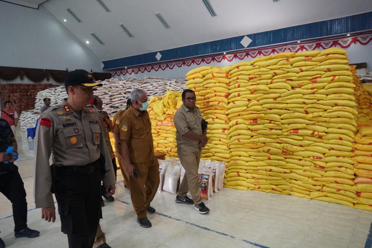 Polres Yahukimo cek kesiapan distribusi logistik bansos COVID-19