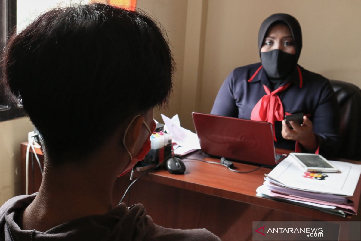 Foto bugil seorang gadis tersebar, korban dan pelaku masih di bawah umur