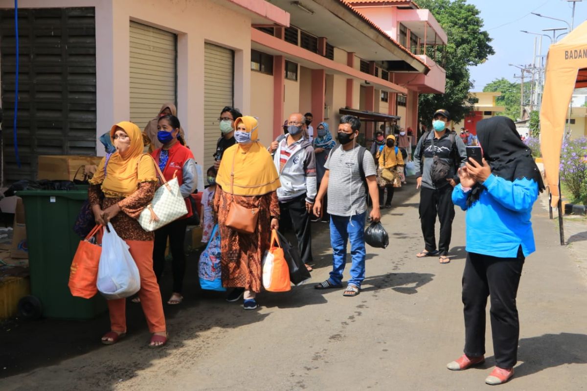 Ranjang pasien COVID-19 di Asrama Haji Surabaya sudah banyak yang kosong