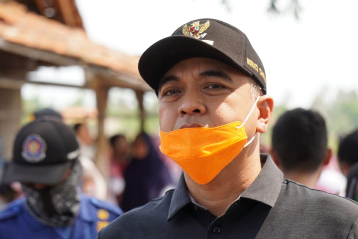 Bupati Ahmed Zaki turun ke pasar tradisional, ajak warga pakai masker