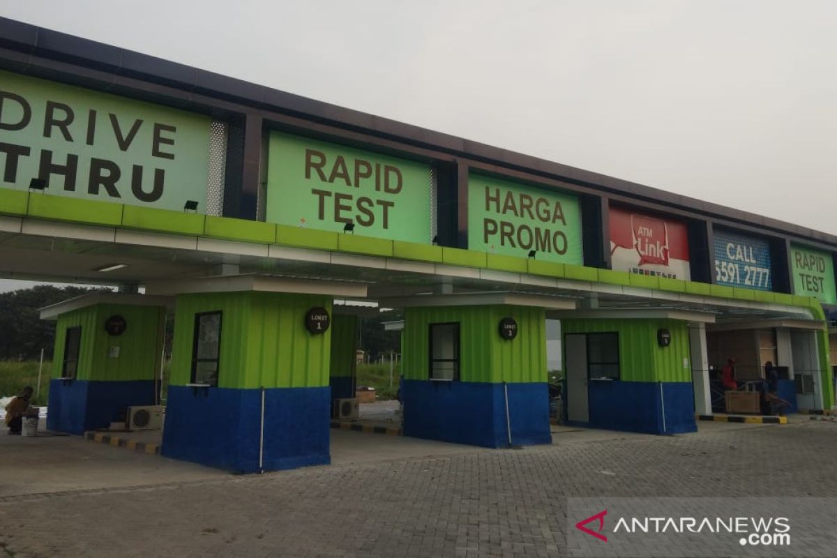 Penumpang pesawat Bandara Soetta manfaatkan tes cepat "drive thru"