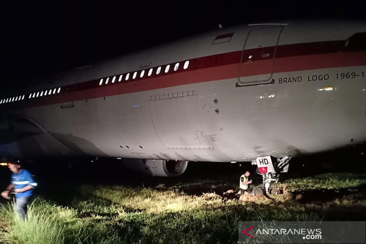 Pesawat Garuda tergelincir saat tinggal landas di Bandara Sultan Hasanuddin