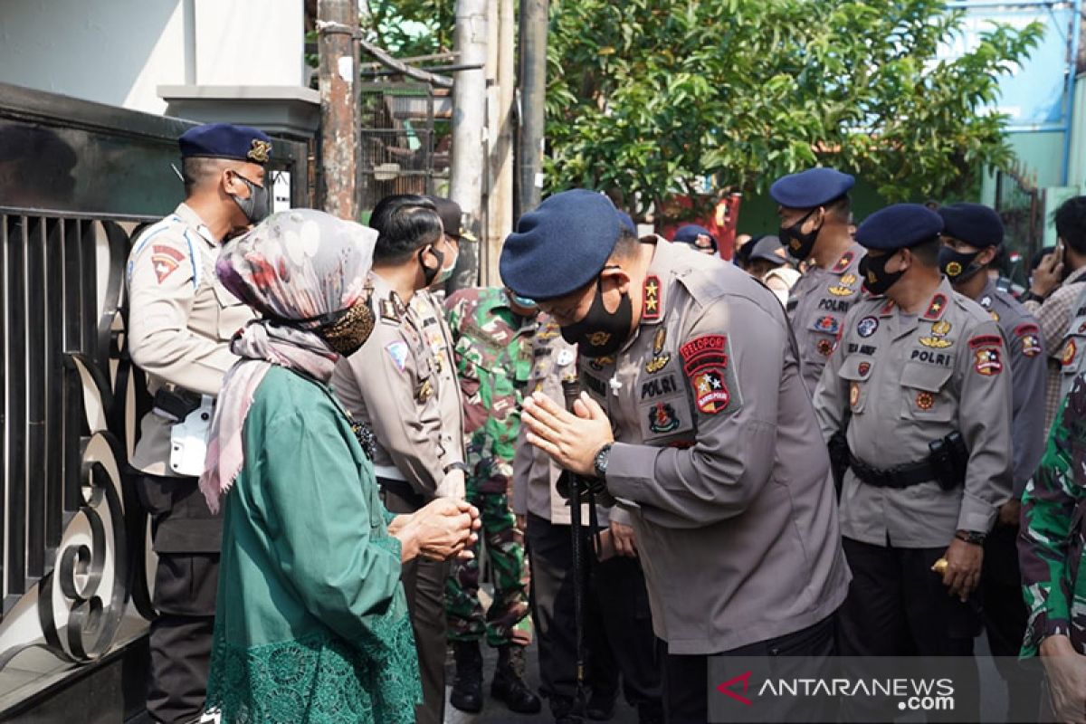 Polri bagikan 741 paket sembako kepada anak yatim