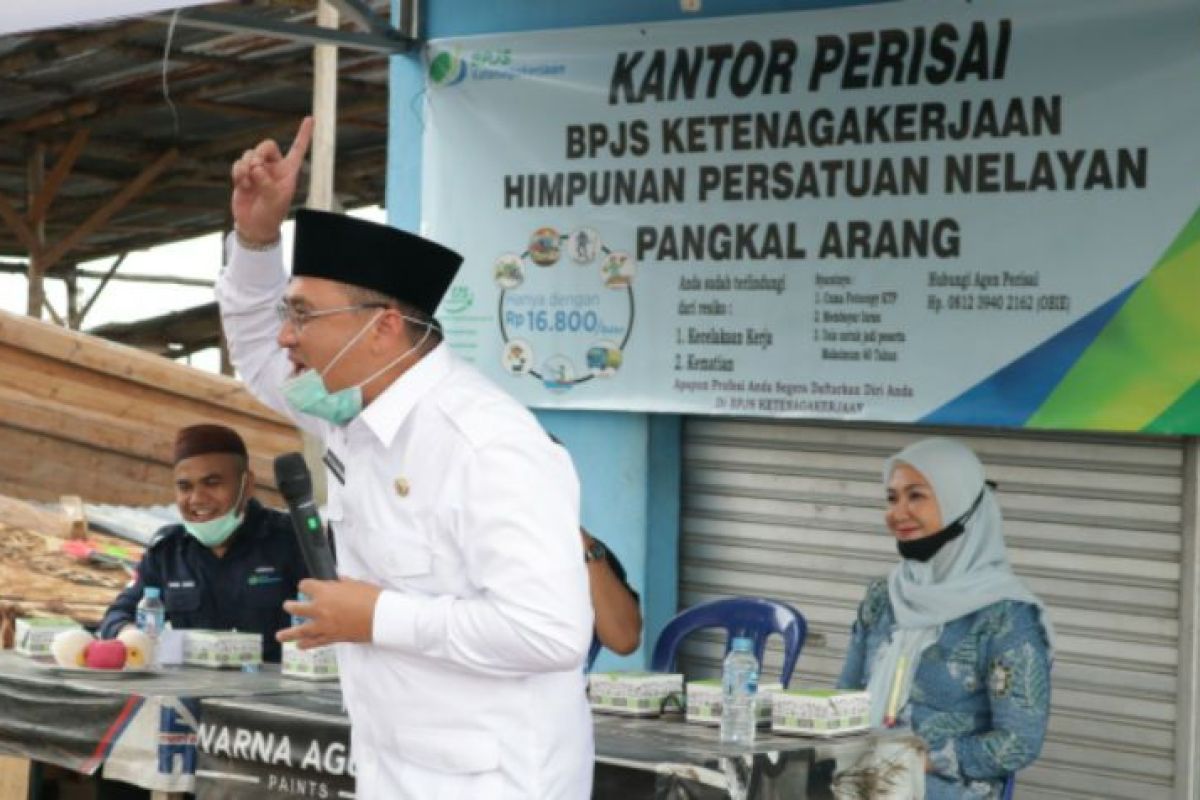 Gubernur Erzaldi harap warga Pangkalarang jadi peserta BPJS Ketenagakerjaan