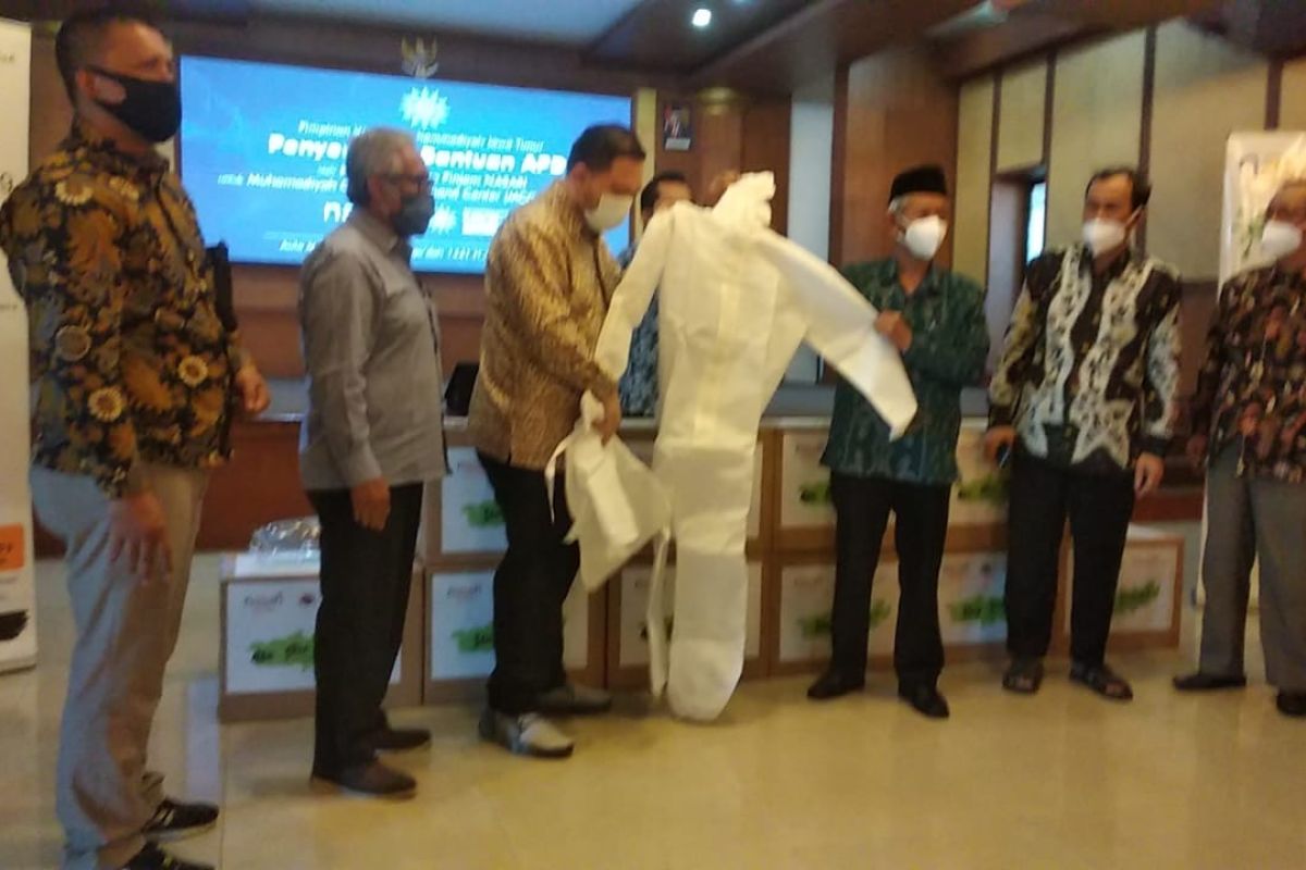 Nasari Syariah salurkan ribuan APD dan masker medis ke Muhammadiyah Jatim