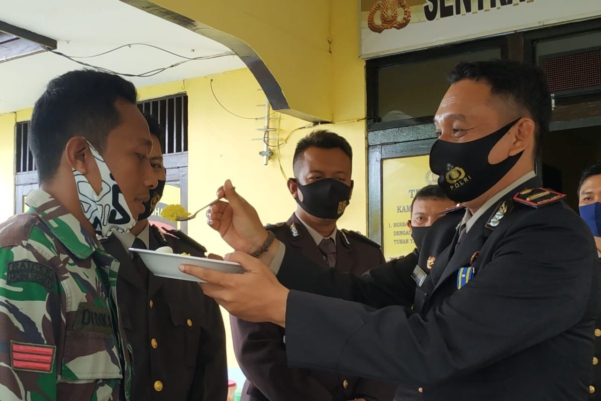 Tertangkap kamera Kapolsek Putussibau Selatan 