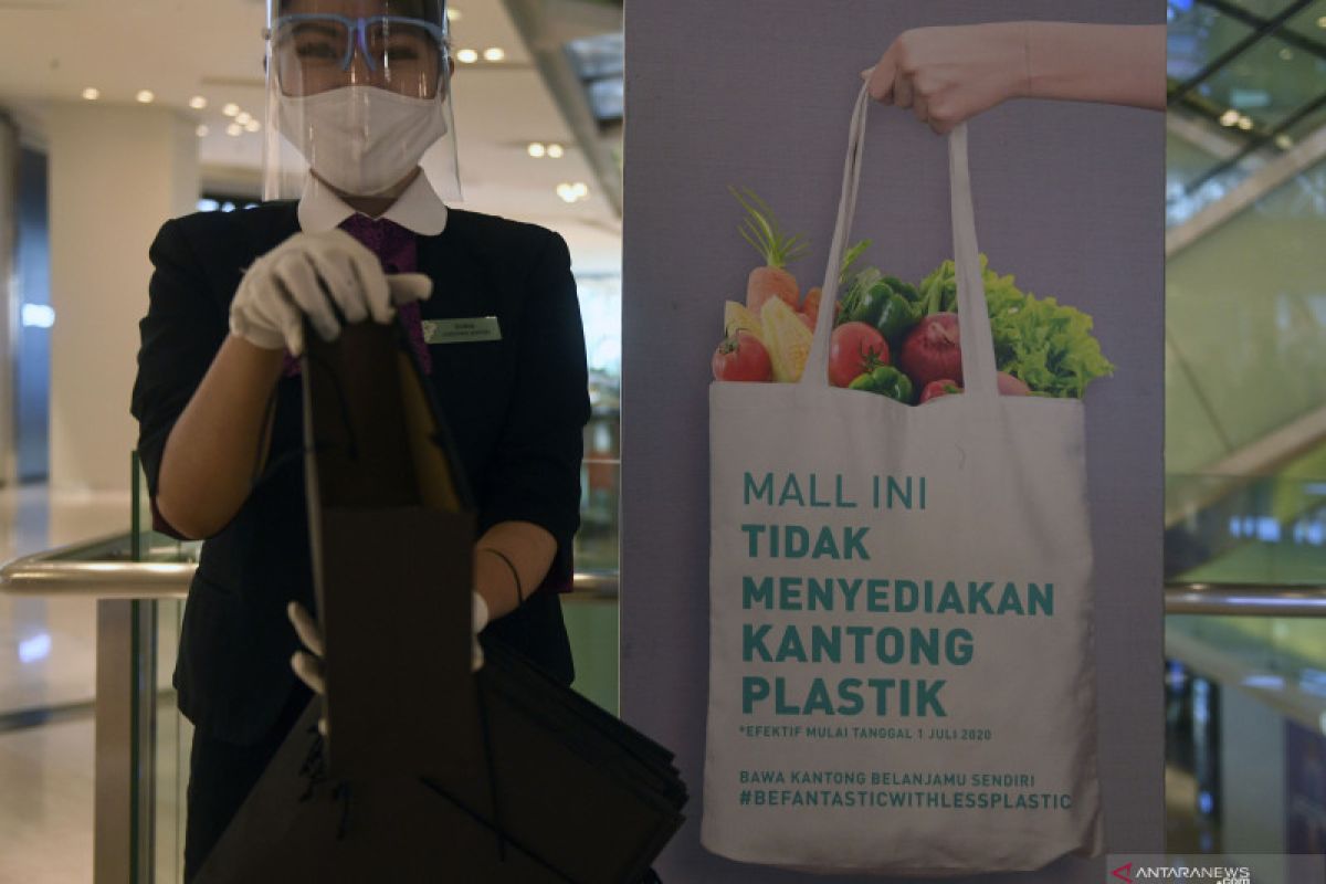 Penggunaan kantong plastik di Jakarta turun 82 persen