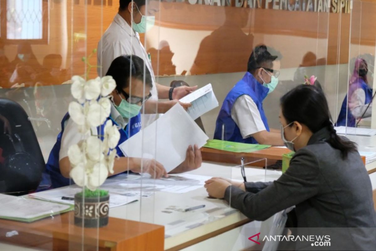 Disdukcapil Kota Tangerang layani pengambilan dokumen secara langsung