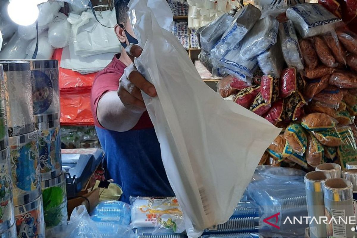 Larangan sampah plastik hendaknya juga berlaku untuk belanja daring