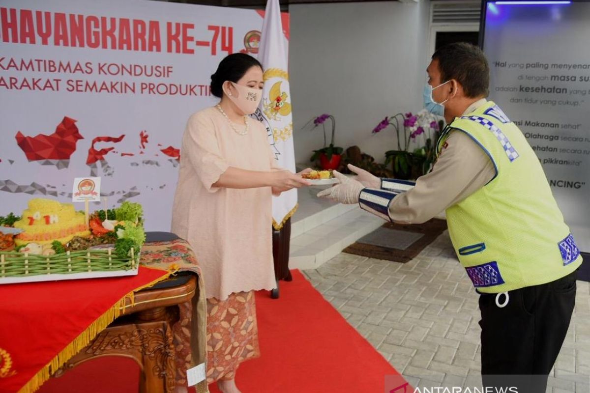 Hari Bhayangkara, Puan beri tumpeng ke anggota polantas