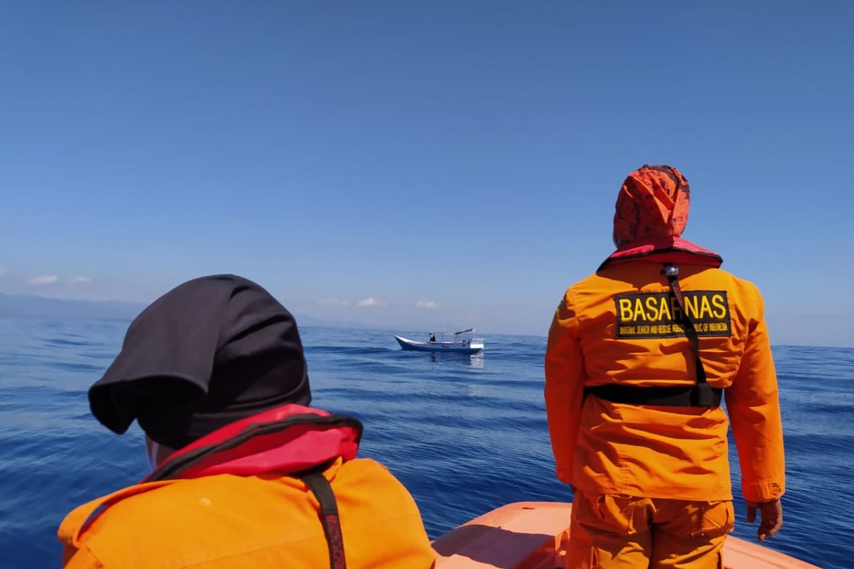 Tim SAR mencari seorang nelayan hilang di laut Sumbawa