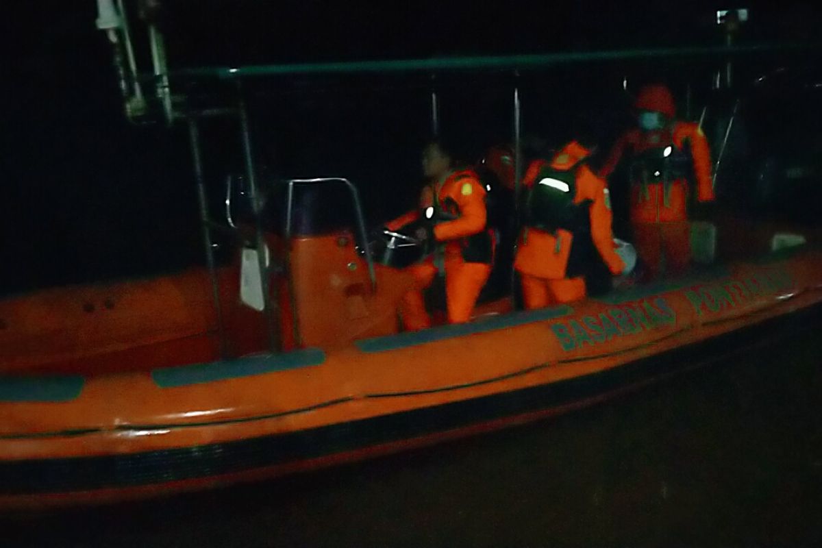 SAR Pontianak bantu cari warga diduga tenggelam di Sungai Kapuas