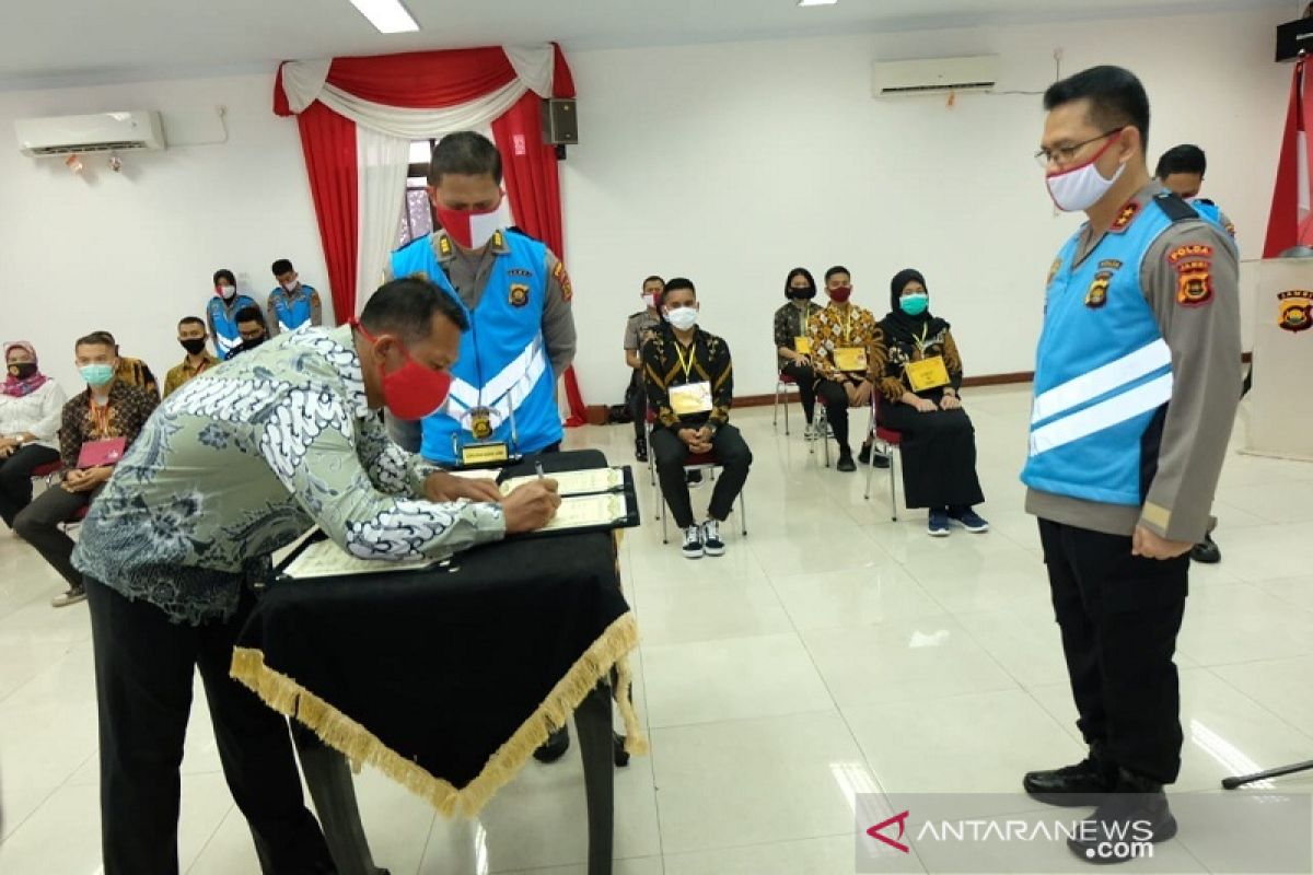 Panitia dan calon polisi Jambi teken fakta integritas  bersih KKN