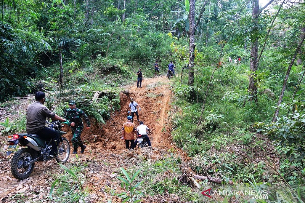 Bupati bersama Dandim tinjau langsung lokasi TMMD di desa Siantar CA Tapteng