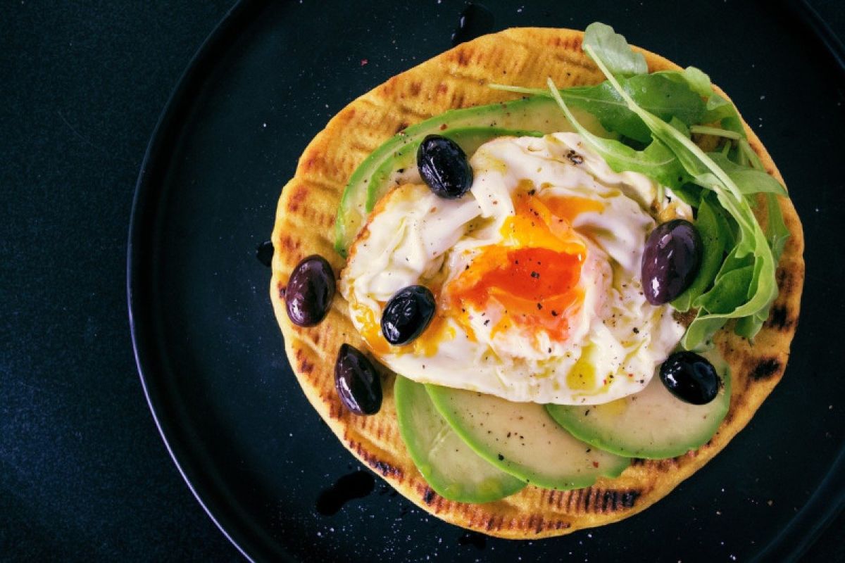 Telat makan siang? coba resep "Egg Avocado Toast"