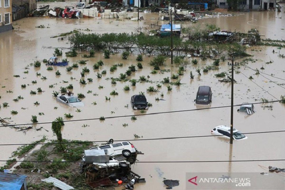Banjir bandang landa China tewaskan 14 orang