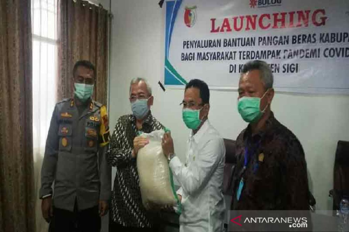 Bulog Sulteng salurkan beras 599 ton bagi warga terdampak  COVID 19 di Sigi