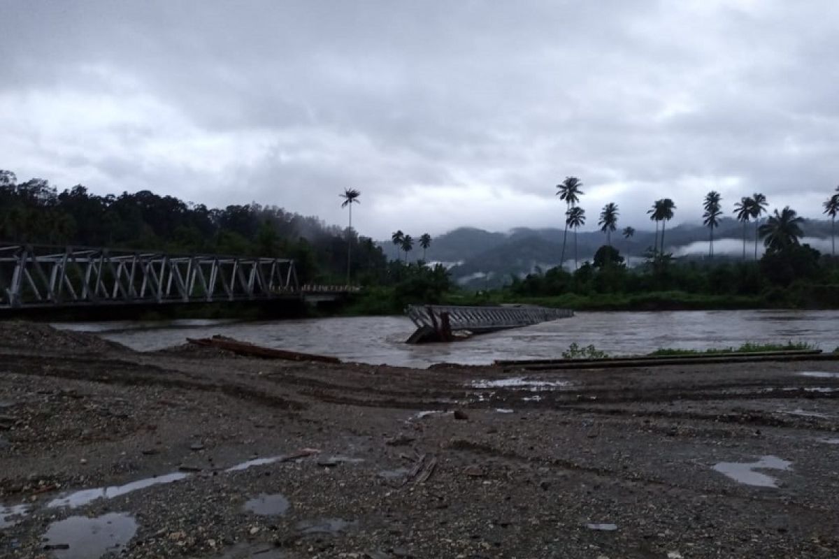 BPJN : Jembatan Waikaka yang miring difungsikan sementara