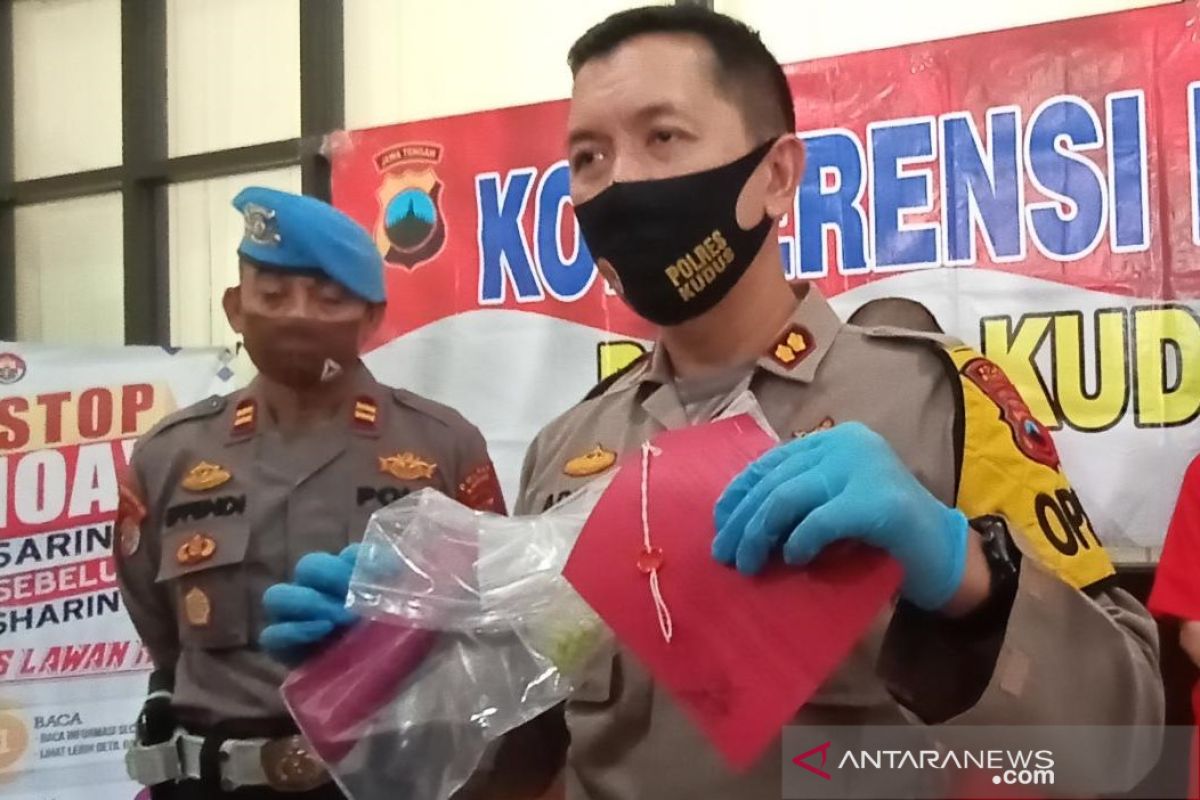 Polisi tangkap biduan dangdut konsumsi inex