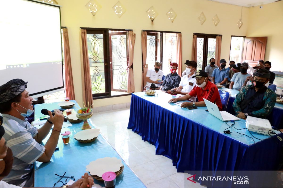 Bupati Klungkung dan 17 petani bahas teknis produksi garam beryodium Kusamba