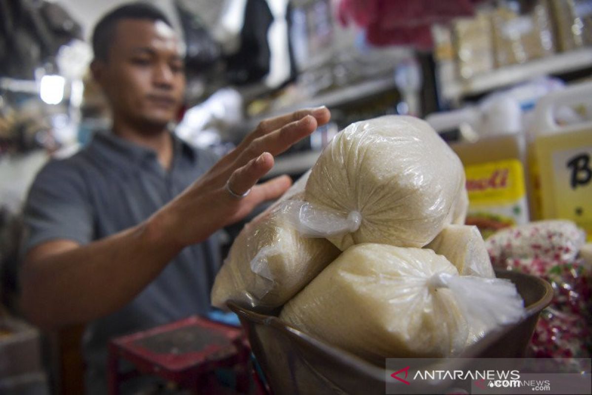 Menjelang Hari Raya Qurban, harga bahan pokok di Pasar Raya Padang relatif stabil