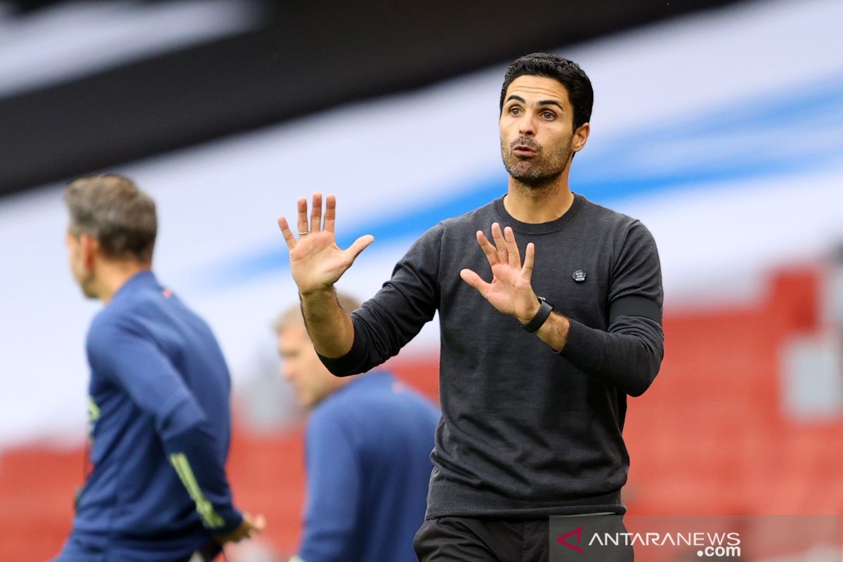 Mikel Arteta ingin Shokdran Mustafi tandatangani kontrak baru dengan Arsenal