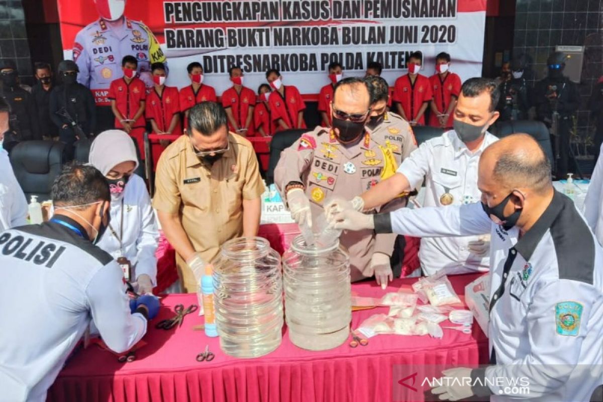 Satu bulan 10 tersangka dan 1,3 kilogram sabu berhasil diamankan di Kalteng